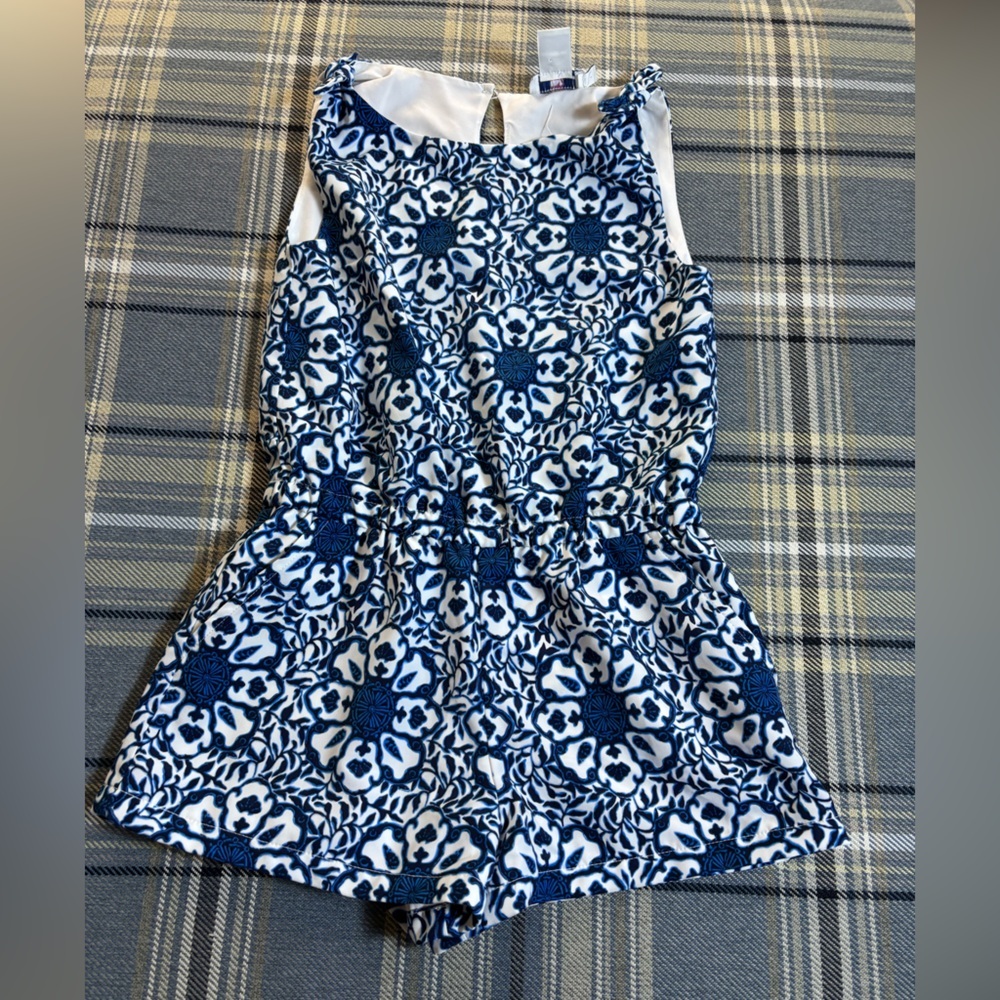 Vineyard vines girls size small medallion romper